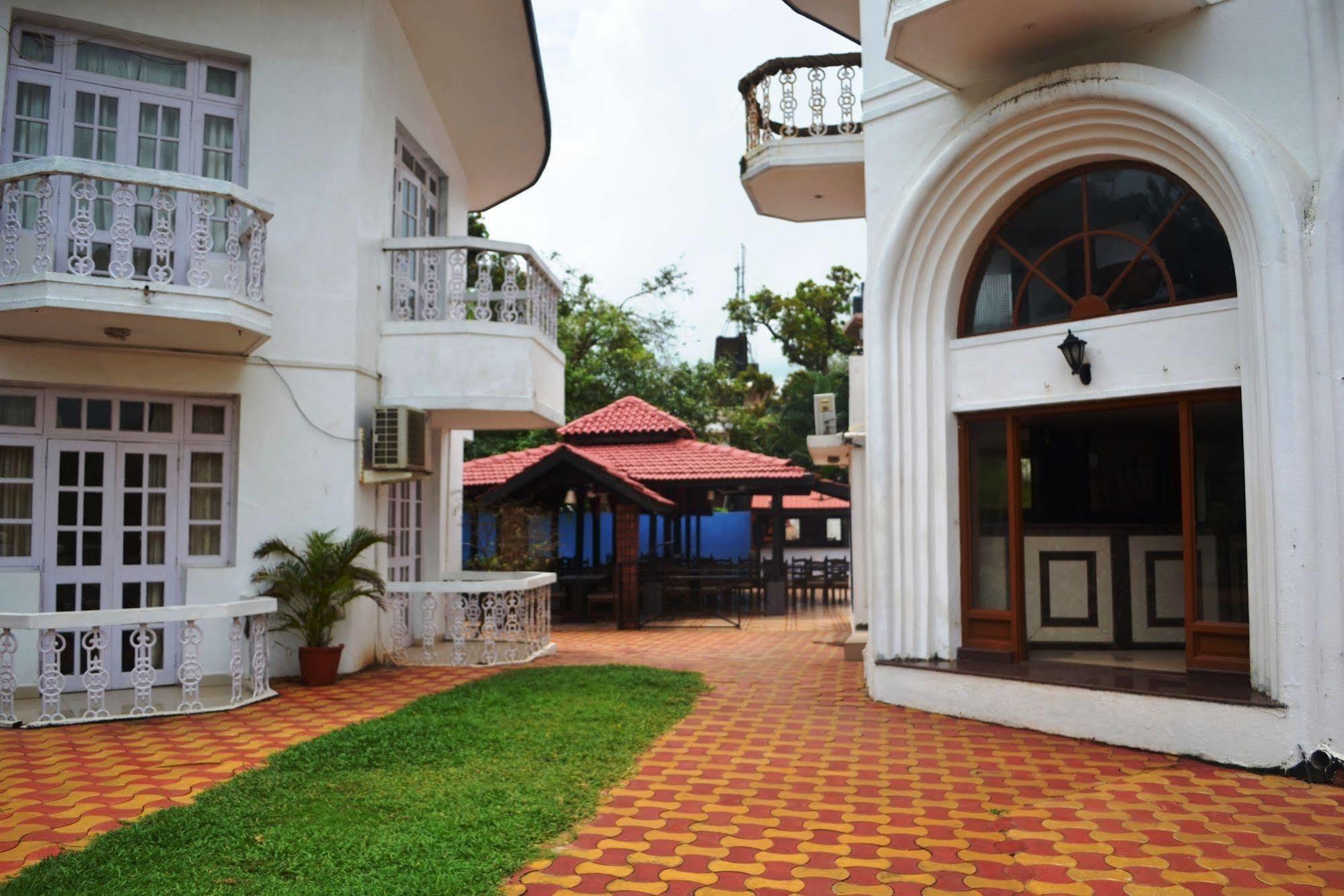 Sunset Beach Resort Candolim Exterior photo