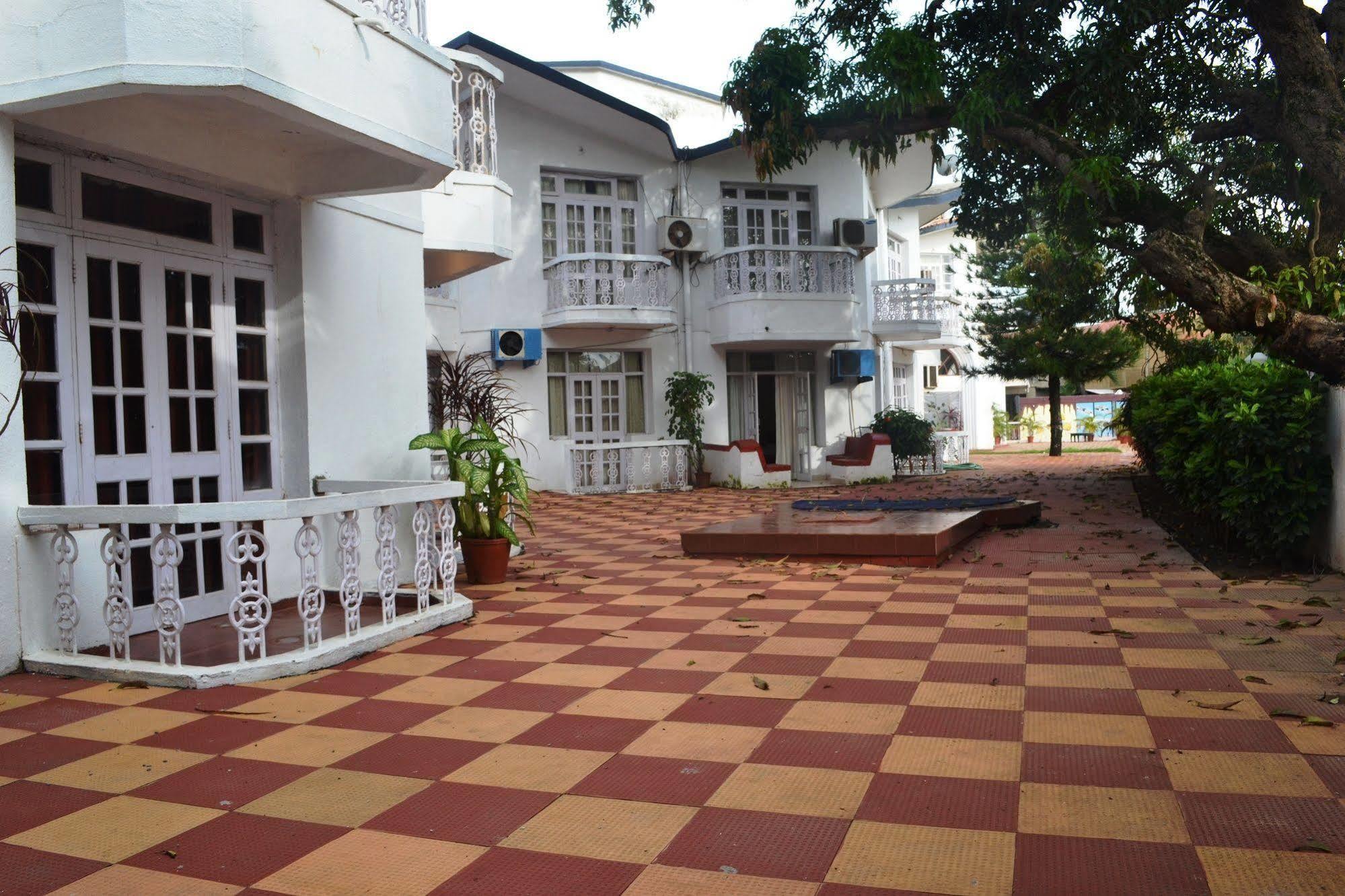 Sunset Beach Resort Candolim Exterior photo